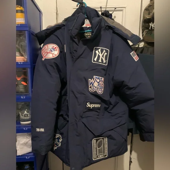 Supreme New York Yankees GORE-TEX 700-FILL DOWN JACKET Navy Large
